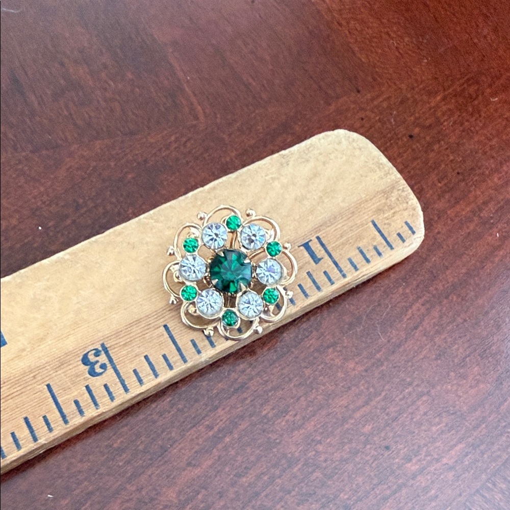 Vintage Flowerr Rhinestone brooch